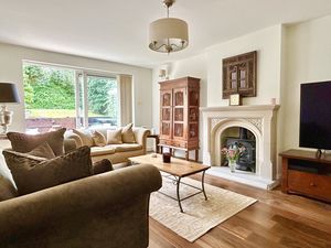 Lounge- click for photo gallery